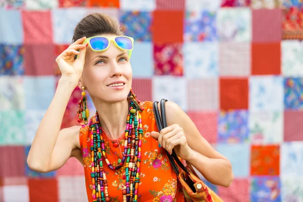 Colorful summer portrait of an attractive young woman — Stock Photo, Image