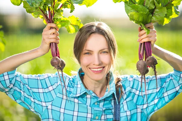 Šťastný zahradník s harvest — Stock fotografie