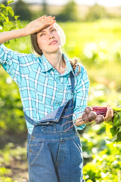 Jardineiro cansado e feliz no trabalho — Fotografia de Stock