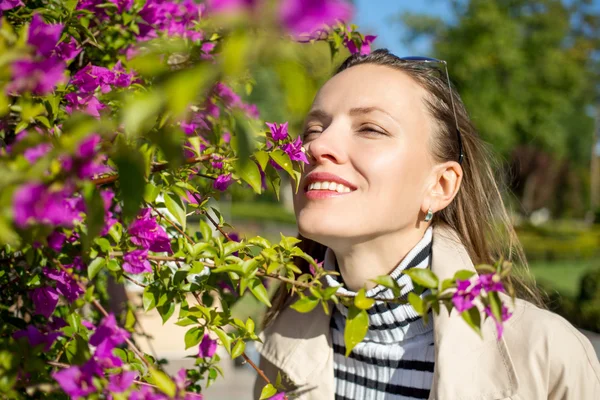 Huele a primavera. —  Fotos de Stock