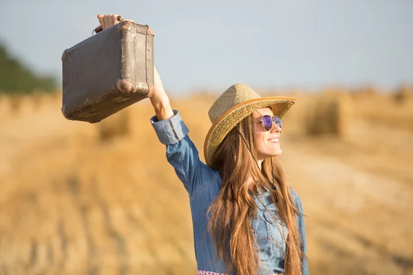 Femme avec valise — Photo