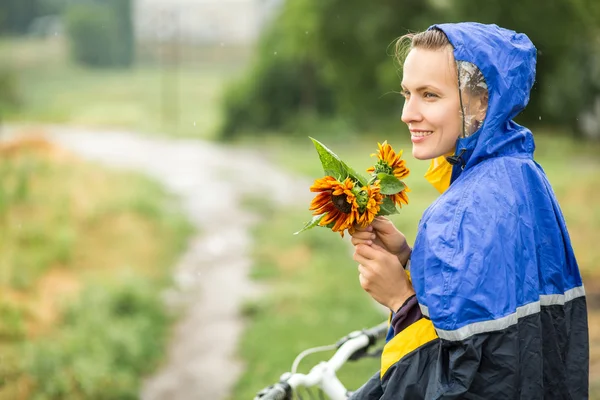 Flicka på cykel — Stockfoto