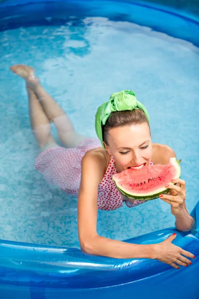 Summer fashion woman — Stock Photo, Image