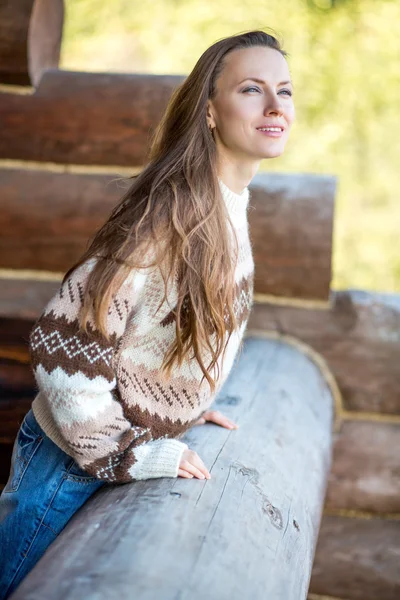 Beautiful girl enjoying — Stock Photo, Image