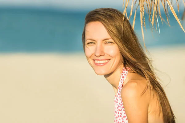 Ragazza sulla spiaggia — Foto Stock