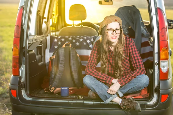 Mujer viajar en coche —  Fotos de Stock