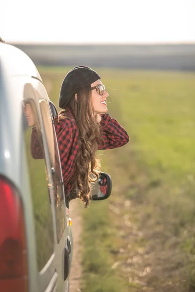 Mulher feliz motorista — Fotografia de Stock