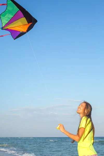 Mujer con cometa — Foto de Stock