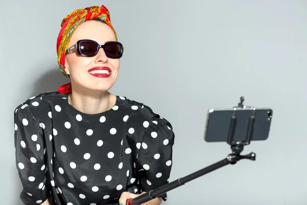 Woman taking selfie — Stock Photo, Image