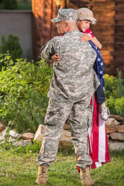 Mutlu Amerikan aile portresi