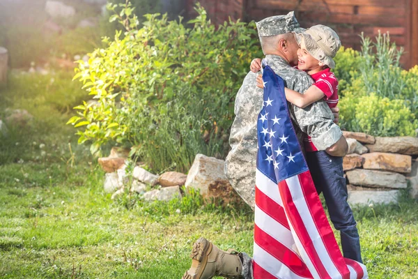 Keluarga Amerika yang bahagia — Stok Foto