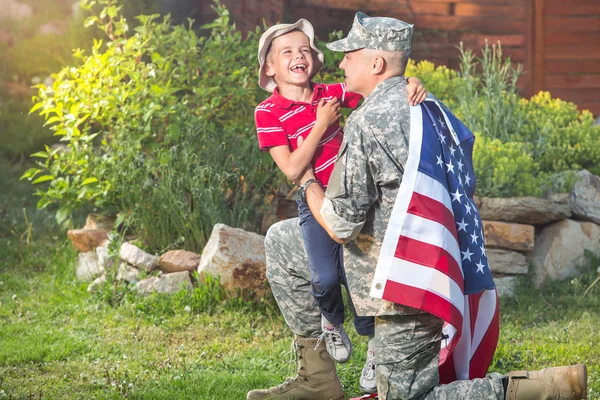 Lykkelig amerikansk familie – stockfoto