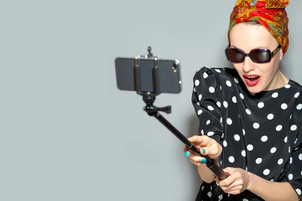 Fashion woman taking selfie — Stock Photo, Image