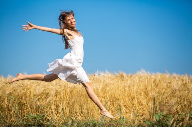 mutlu dertsiz kadın