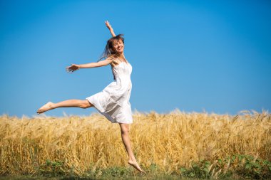 mutlu dertsiz kadın