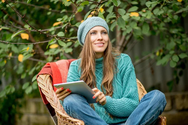 Beautiful girl resting in autumn garden — Stock Photo, Image