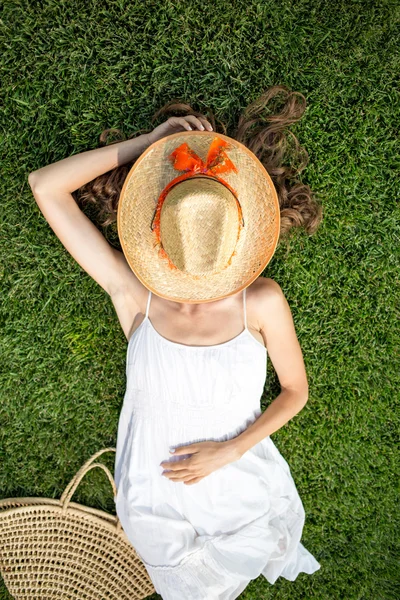 Livre mulher feliz — Fotografia de Stock