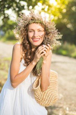 Güzel yaz kadını.