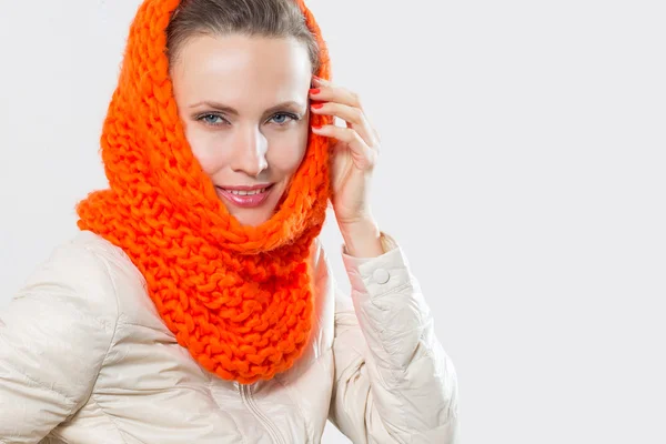 Beautiful woman in autumn color scarf — Stock Photo, Image