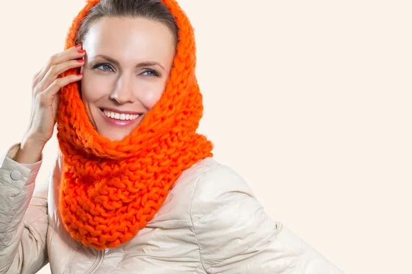 Beautiful woman in autumn color scarf — Stock Photo, Image