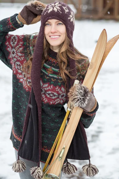 Mulher de esqui retro — Fotografia de Stock