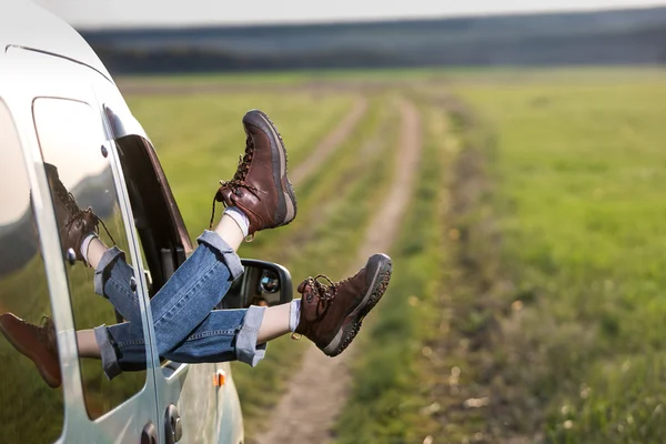 Unbekümmerte Reisefrau — Stockfoto