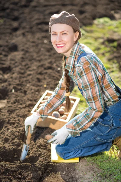 Jardín de primavera o mujer de granja — Foto de Stock