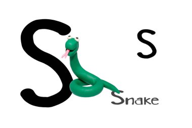 Çocuklar için sevimli hayvanlar gibi heykeller. Alfabeyi öğrenmek için plastik kalıptan, S. Çizgi film karakterlerinden, beyaz arka planda izole edilmiş bir yılan. 3 boyutlu görüntüleme, resimleme gibi.