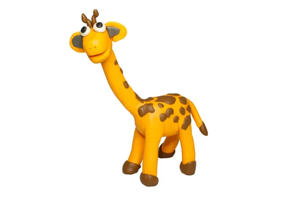 雕像喜欢可爱的动物给孩子们 是由塑料制成的 卡通人物长颈鹿在白色背景下与剪路隔离 — 图库照片