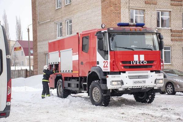 İtfaiye aracı Iveco. Hastane binasındaki tatbikata bir itfaiye aracı katıldı.