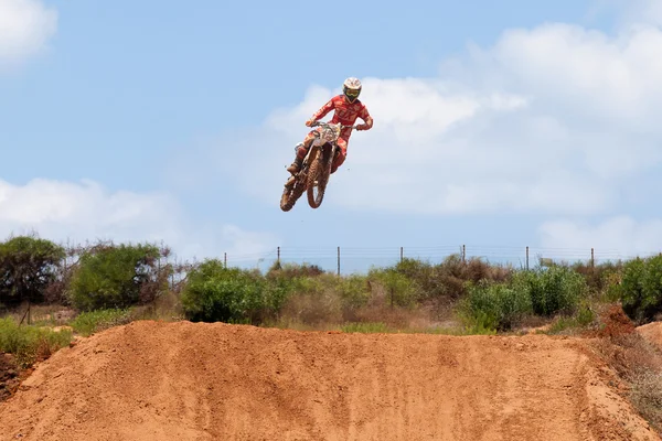 Wingate Israel July 2016 Motocross Rider Bike Clearing Tabletop Jump — 图库照片