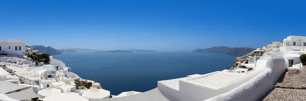 White houses and blue domes of Oia, Santorini. — Stock Photo, Image