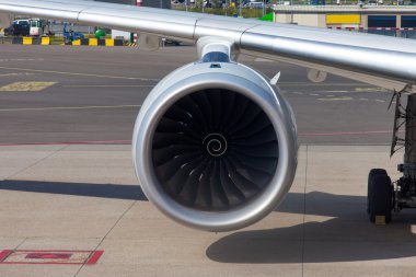 Jet engine and airplane wing