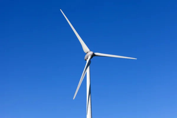 Turbina Eólica Girando Entorno Rural Verde — Foto de Stock