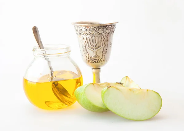 Rosh Hashaná Kidush taza de granada de miel y manzana en rodajas —  Fotos de Stock