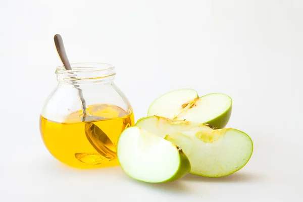 Rosh Hashanah Kiddush xícara de mel romã e maçã fatiada — Fotografia de Stock