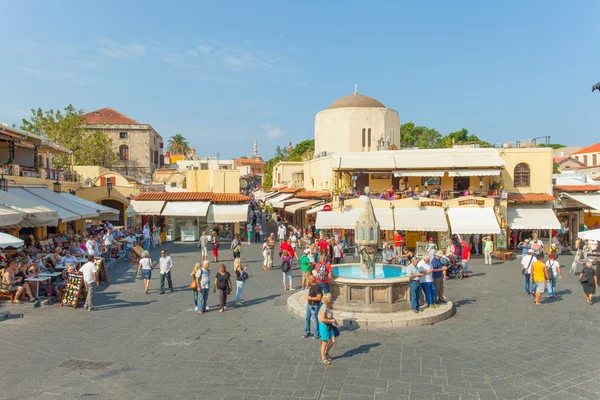 Pohled na náměstí, centrum staré město Rhodos — Stock fotografie