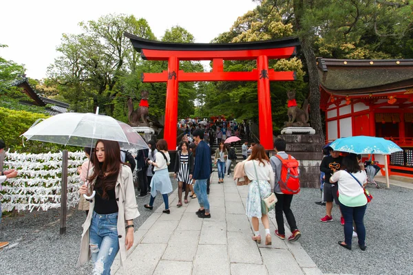 Japon halkı ve turistlerin Fushimi Inari tapınak Kyoto — Stok fotoğraf