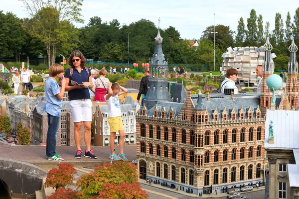 Słynne miniaturowe parku i turystyczne Atrakcje Madurodam, znajduje się w Hadze — Zdjęcie stockowe