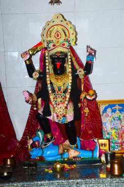 Kolkata 'daki Kali Mata heykelinin güzel manzarası.