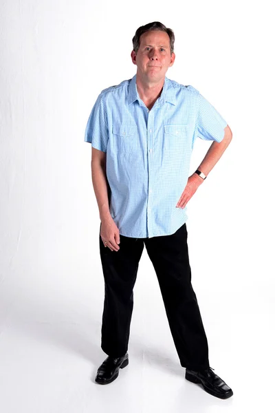 Caucásico hombre de mediana edad en azul camisa fondo blanco Fotos de stock libres de derechos