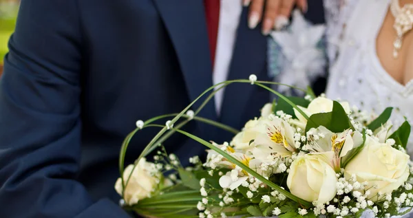 Casal de casamento apaixonado — Fotografia de Stock