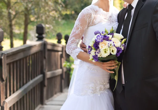 Hochzeitspaar verliebt — Stockfoto