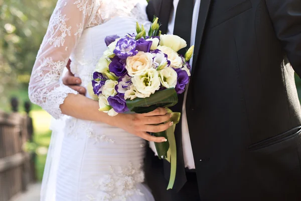 Hochzeitspaar verliebt — Stockfoto