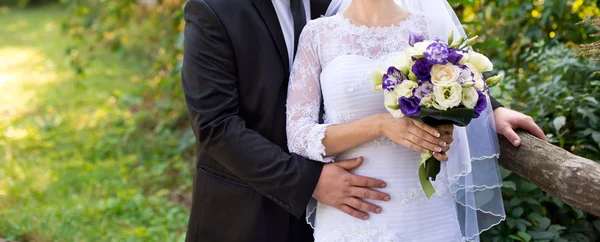 Hochzeitspaar verliebt — Stockfoto