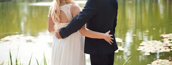 Casal de casamento apaixonado — Fotografia de Stock