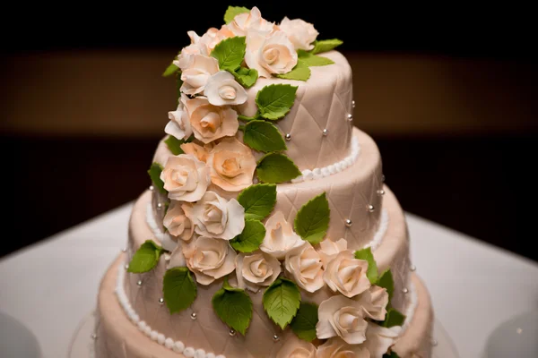 Gyönyörű esküvői torta Stock Fotó