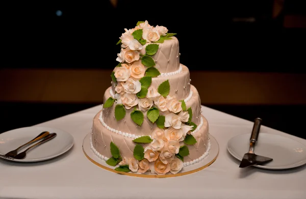 Gyönyörű esküvői torta Stock Kép