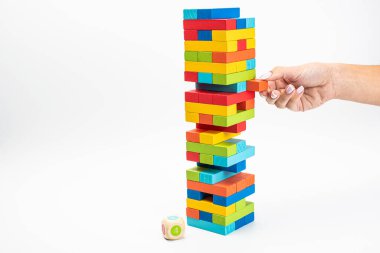 Kule oyunu. Aile Oyunu Renkli Tahta Küpler