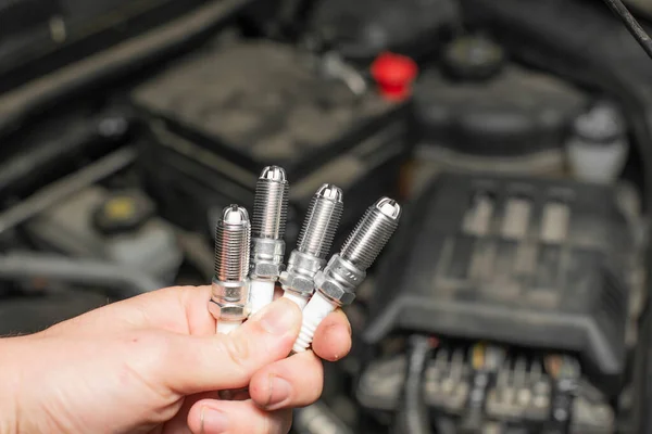 Auto Mechanic Holds Old Spark Plug — Stock Photo, Image